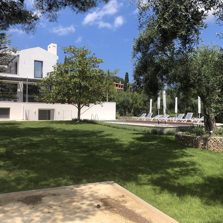 Villa Ren Dassia  Buitenkant foto