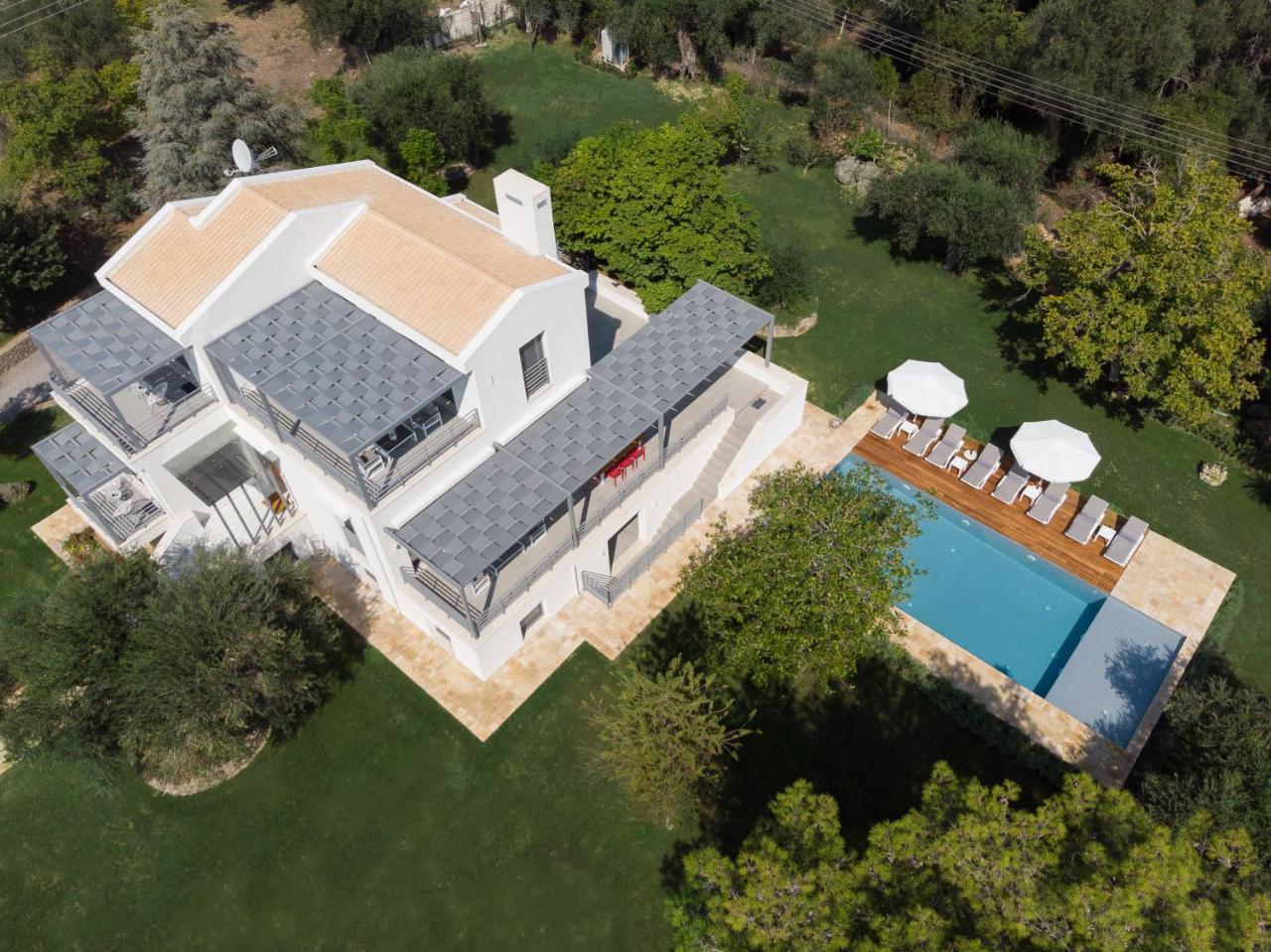 Villa Ren Dassia  Buitenkant foto